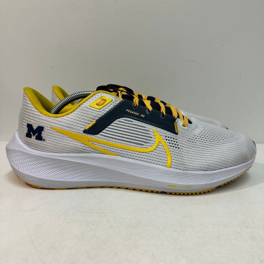 WORN TWICE Nike Zoom Pegasus 40 Michigan Wolverines White / Blue / Maize 11.5